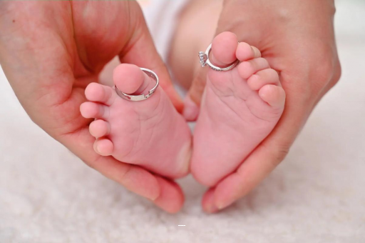 武汉供卵试管机构宝宝挤眼睛是怎么回事 武汉供卵试管机构宝宝挤眼睛是怎么回事